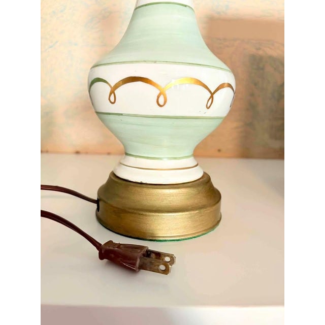 Exceptional mid-century modern ceramic table lamp from the 1940s/1950s. Features a classic Hollywood Regency / French...