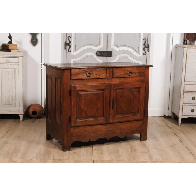 Louis XIV Period 18th Century Walnut Buffet with Carved Quatrefoil Motifs For Sale In Atlanta - Image 6 of 12