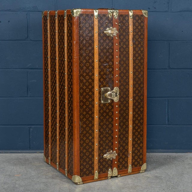 20th Century Wardrobe Trunk in Monogram Canvas from Louis Vuitton, France, 1930 For Sale - Image 3 of 18