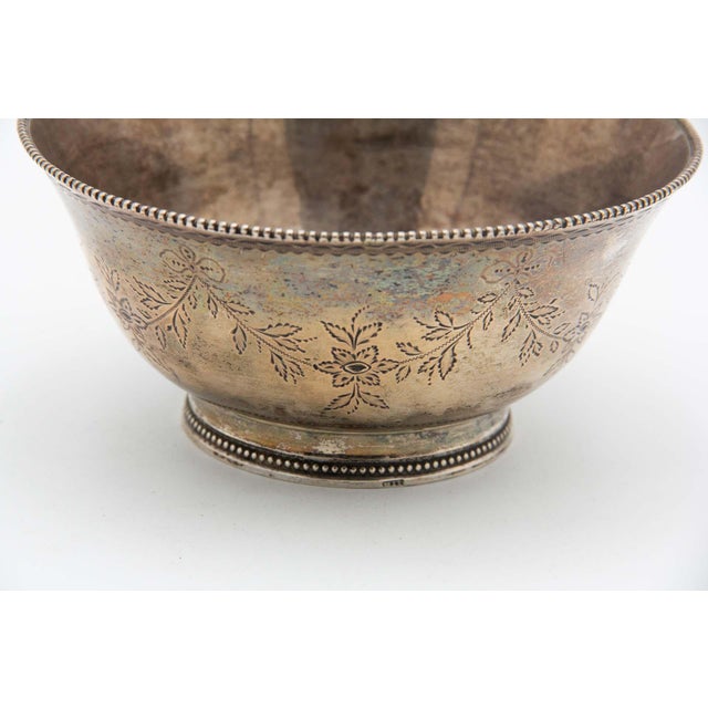 Circular Silver Candy Box with Floral Motifs, in Good conditions.