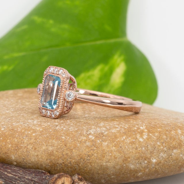 1.2Ct Aquamarine Ring With Earth Mined Diamond Accents: Solid 14k Gold, Size 6.75 For Sale In Columbus - Image 6 of 9