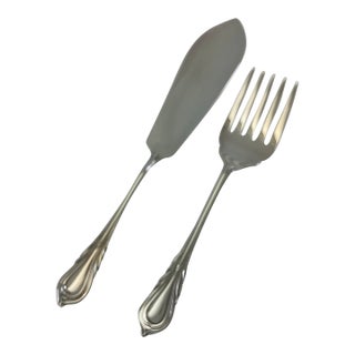 1980s Silver Plated Pair Fish Servers, Fish Serving Fork & Fish Serving Knife, Lily. For Sale
