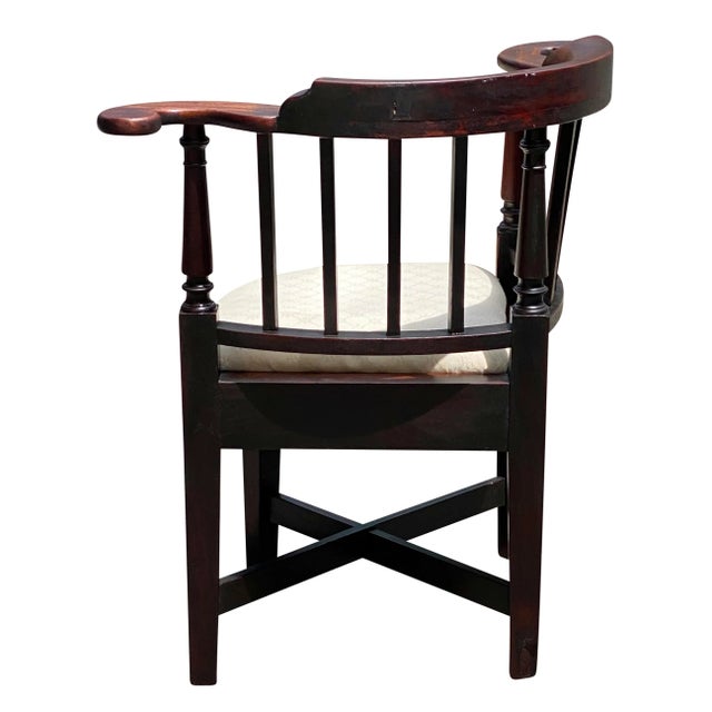 Wood 18th Century Antique Queen Anne Boston Mahogany Corner Chair / Roundabout Chair For Sale - Image 7 of 8