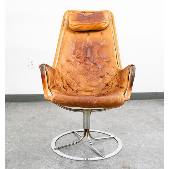 Iconic "Jetson" lounge chair designed by Bruno Mathsson for Dux. This chair features a cognac tan leather cushion, chrome...