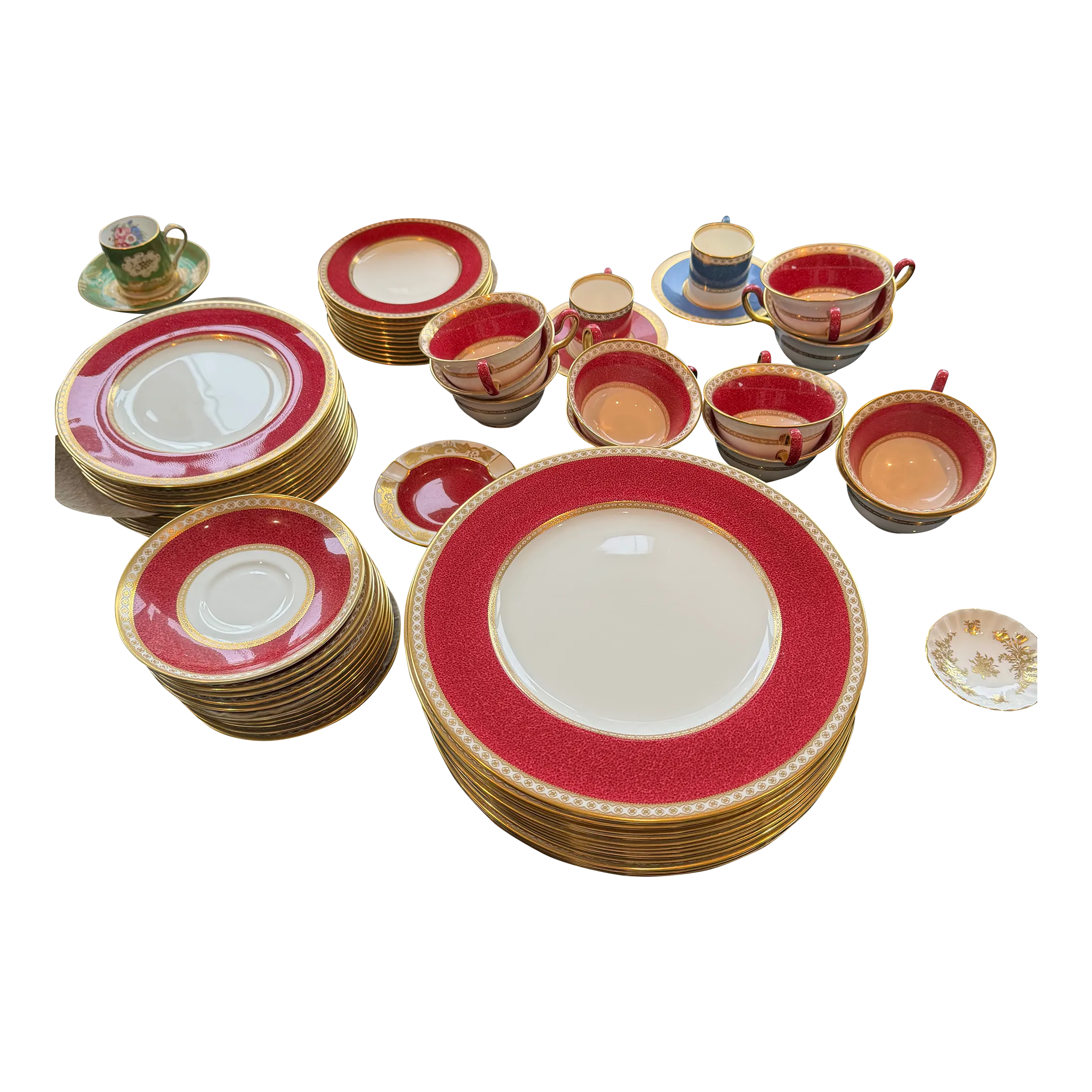 1920s Wedgwood Ulander Powder Ruby China Set for Twelve- 60 Pieces 