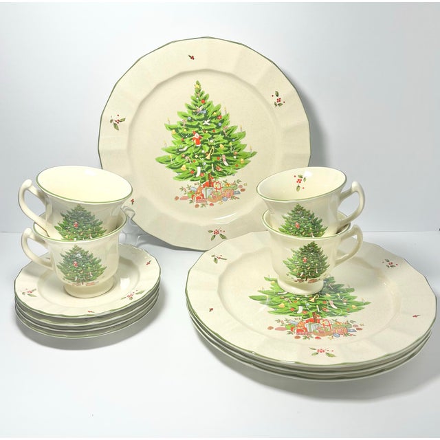 Contemporary 1980s Studio Nova “Holiday Season” 12-Piece Dinnerware Set For Sale - Image 3 of 6
