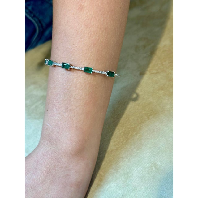 3 Carat Natural Brazilian Emerald & Diamond Bangle Bracelet 14 Karat White Gold For Sale - Image 11 of 18