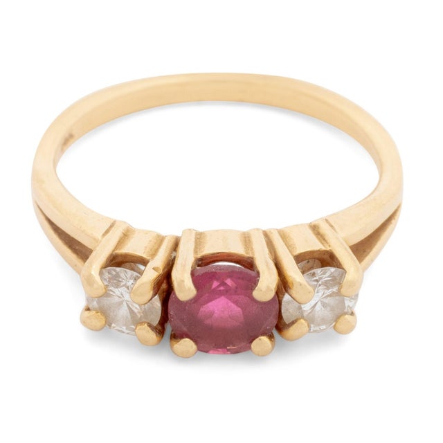 14k Yellow Gold Pink Tourmaline and Diamond Three-Stone Ring For Sale In New York - Image 6 of 9