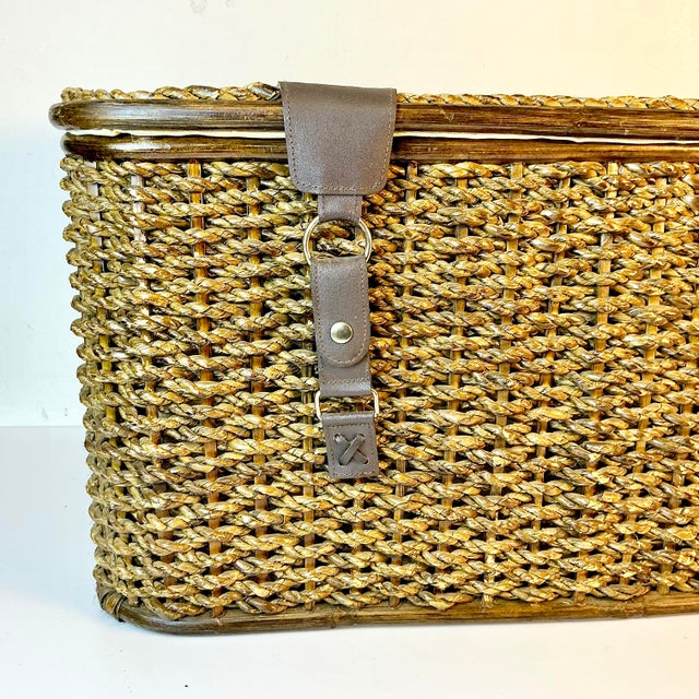 Wood 1980s Vintage Boho Chic Arts & Crafts Coastal Large Woven Jute Wicker & Bentwood Storage Lidded Basket For Sale - Image 7 of 18