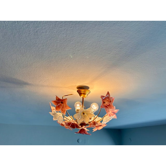1970s Italian Murano Style Hand-Blown Original Pink and White Daisy Glass Flush Mount Chandelier (42x30 Cm)⁠ For Sale - Image 11 of 17