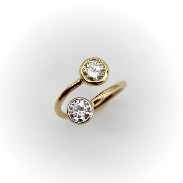 Contemporary 1990s Contemporary 18k Gold and Platinum Bezel Set Toi Et Moi Ring, Size 6 For Sale - Image 3 of 11