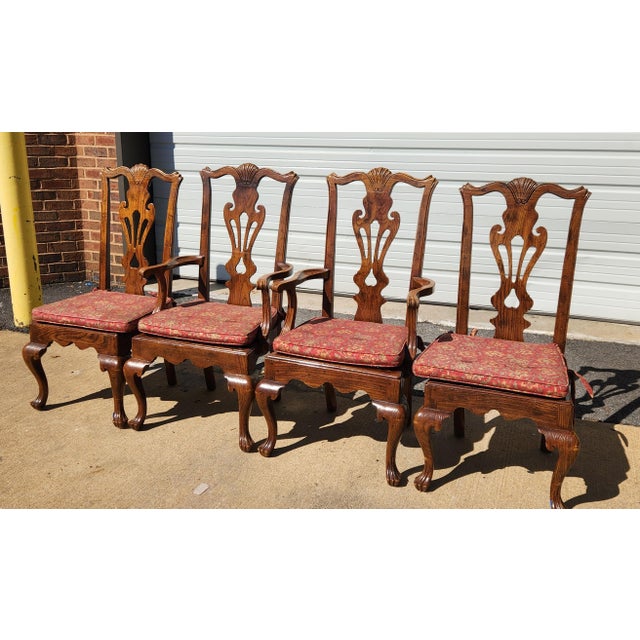 Beautiful set of 4 Henredon dining / breakfast room chairs for sale. 2 captains chairs and 2 standard chairs. Chair design...