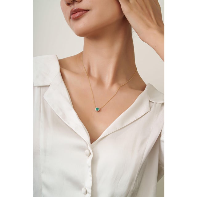 Heart-Cut Natural Emerald Diamond Vintage Necklace in 14k Yellow Gold For Sale - Image 11 of 15