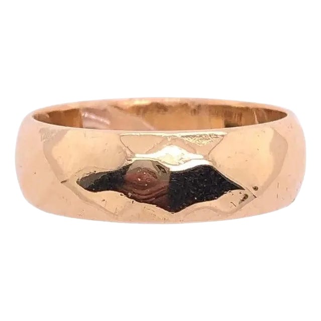 14 Karat Yellow Gold Wedding Ring / Wedding Band For Sale