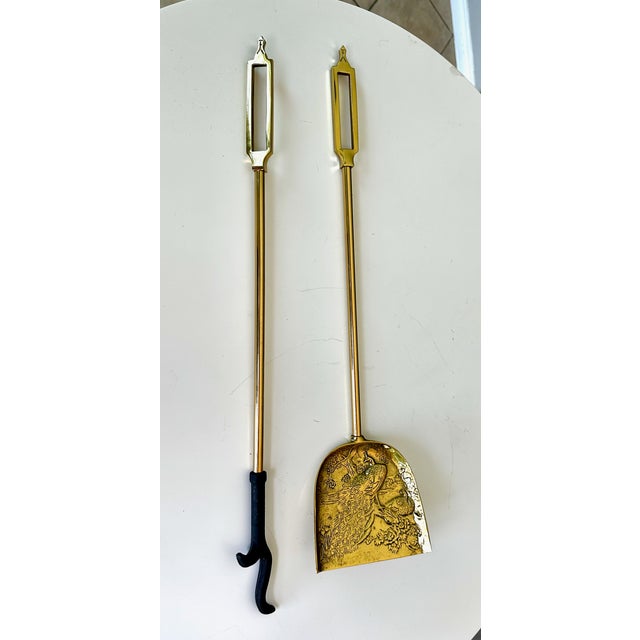 Asian Vintage James Mont Style Brass Fireplace Shovel & Poker Duo – Mid-Century Asian For Sale - Image 3 of 11
