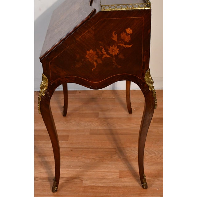 1900s Antique French Louis XV Mahogany Floral Inlay Secretary/ Ladies Desk For Sale - Image 14 of 14