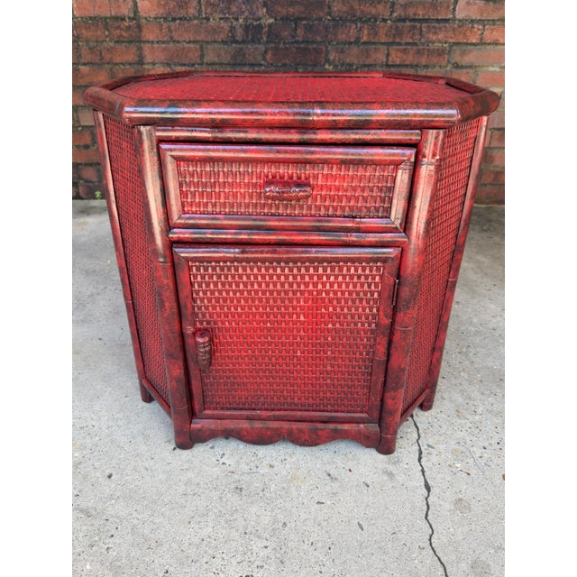 Late 20th Century Vintage Bespoke Gabriella Crespi Style Cinnabar Red Faux Tortoiseshell Bamboo & Rattan Octagonal Side Table - Newly Painted For Sale - Image 5 of 11