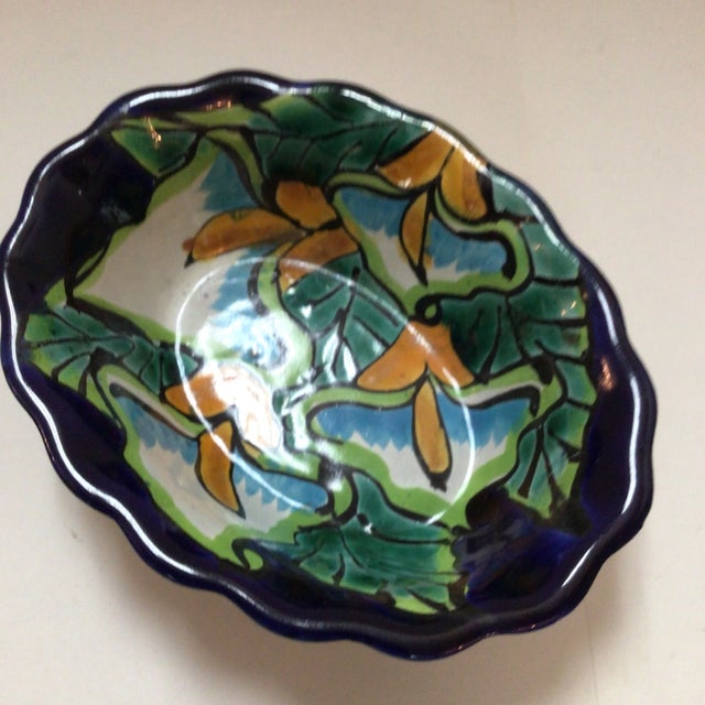Vintage Talavera Mexican Majolica Calla Lily Bowl With Scallop Edge and a Floral Painted Salsa/Dip Bowl - Set of 2 For Sale In Sacramento - Image 6 of 13