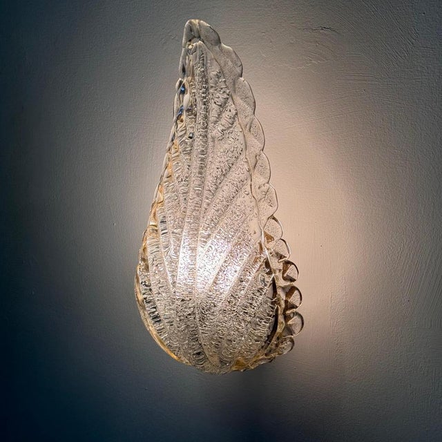 Single Leaf Sconce in Pulegoso Glass with Gold Accents attributed to Barovier & Toso, 1950s For Sale - Image 3 of 18