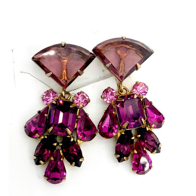 This is part of Chairish’s Costume Jewelry assortment. When you see those carefully cut and polished triangle cabouchons...