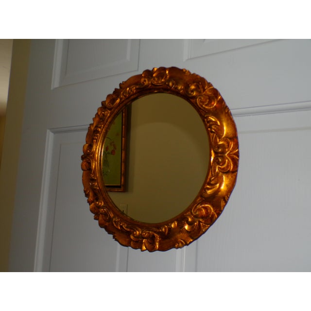 1970s Vintage Italian Florentine Gilded Gesso Round Mirror Fleur De Lis For Sale - Image 5 of 11