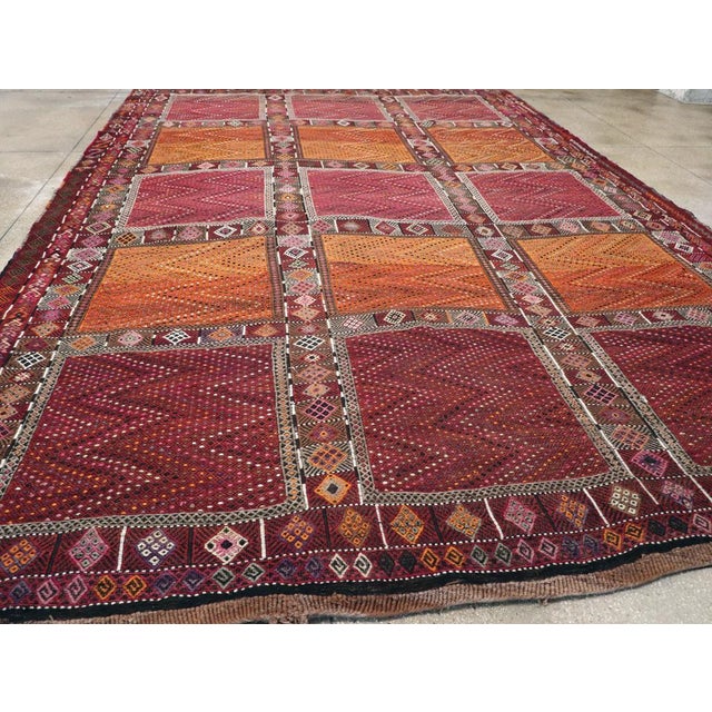 Galerie Shabab Collection Mid-20th Century Turkish Tribal Flatweave Kilim Large Carpet For Sale In New York - Image 6 of 8