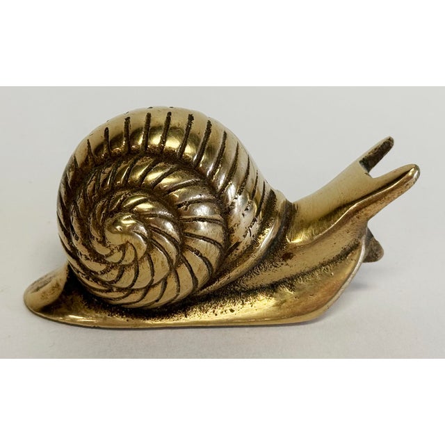 Petite vintage brass snail decorative objet or paper weight featuring beautifully detailed shell. Lovely patina.