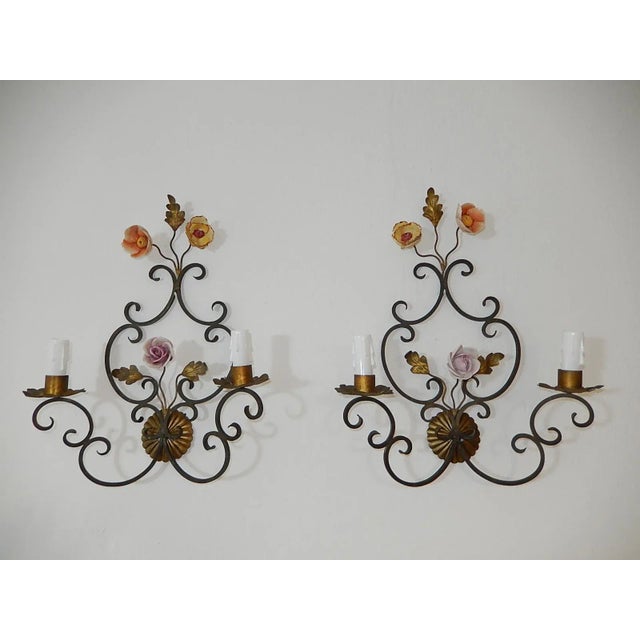 Florentine Bronze & Wrought Iron Porcelain Flowers Italian Tuscany Sconces 1900s For Sale - Image 11 of 11