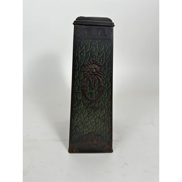 English Late 19th Century Antique English Confectionery Tin For Sale - Image 3 of 8