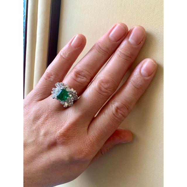 2.5 Carat Emerald Cut Colombian Emerald and Diamond 18 Karat Gold Ring Estate For Sale - Image 10 of 18