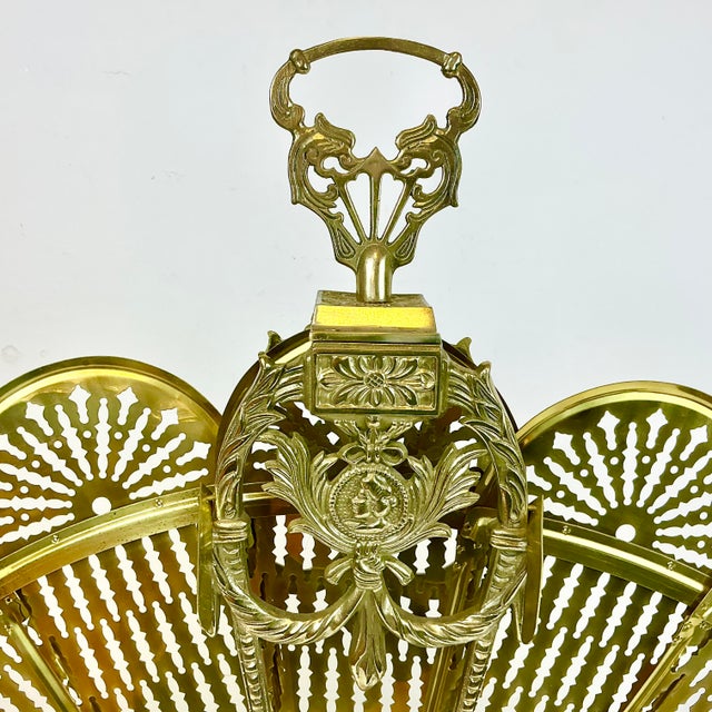 1950s Vintage English Edwardian Neoclassical Brass Peacock Fan Fireplace Screen. For Sale - Image 13 of 16
