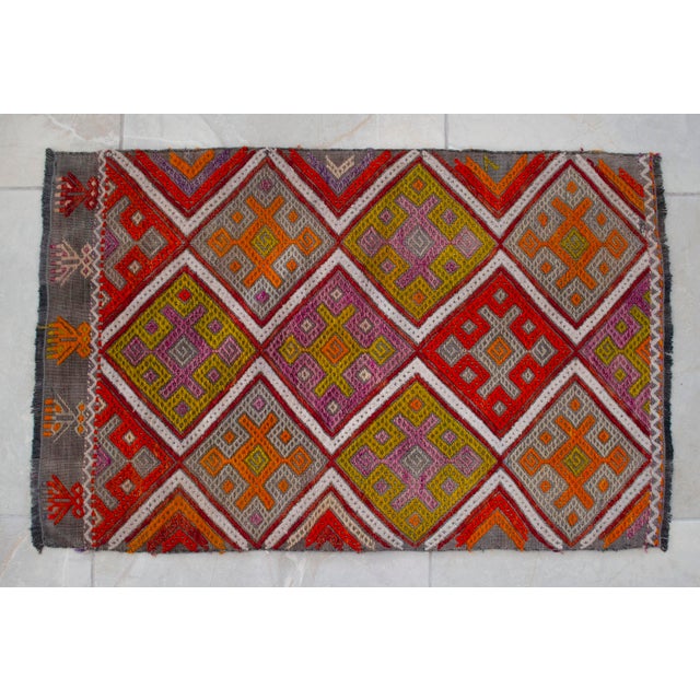 Hand-Woven Braided Small Rug Turkish Jajim Kilim - 19″ × 29″ For Sale - Image 13 of 13
