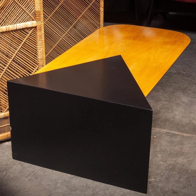 Quirky 1980s coffee table, unknown maker however made in The Netherlands, high quality finish, possibly made by Leolux, in...