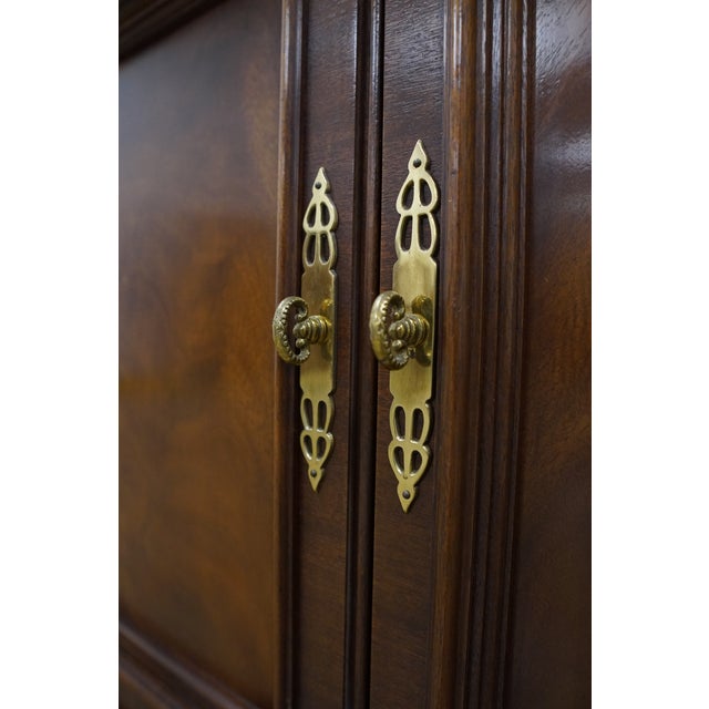 Vintage Hickory Chair Company Traditional Breakfront China Cabinet, Attributed For Sale - Image 11 of 18