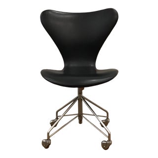 1950’s Mid-Century Black Leather Desk Chair Designed by Arne Jacobsen for Fritz Hansen For Sale