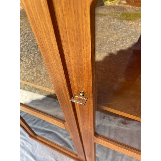 1960s Arne Wahl Iversen for Vinde Mobelfabrik Danish Modern Teak Corner Display Cabinet Bar For Sale In Seattle - Image 6 of 10