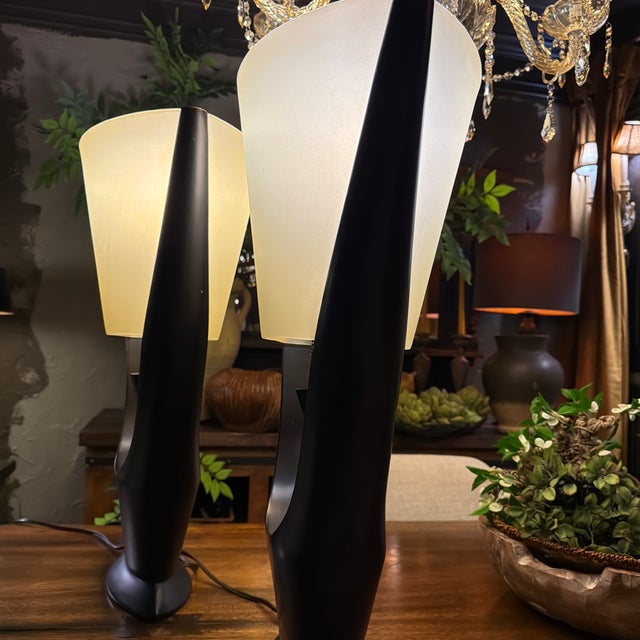 Black Pair of Sculptural U-Shape Table Lamps - Mid Century Modern Style For Sale - Image 8 of 12