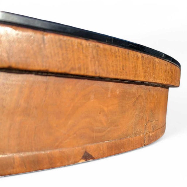 Early 19th Century Charles X Mahogany and Walnut Round Coffee Table For Sale - Image 4 of 18