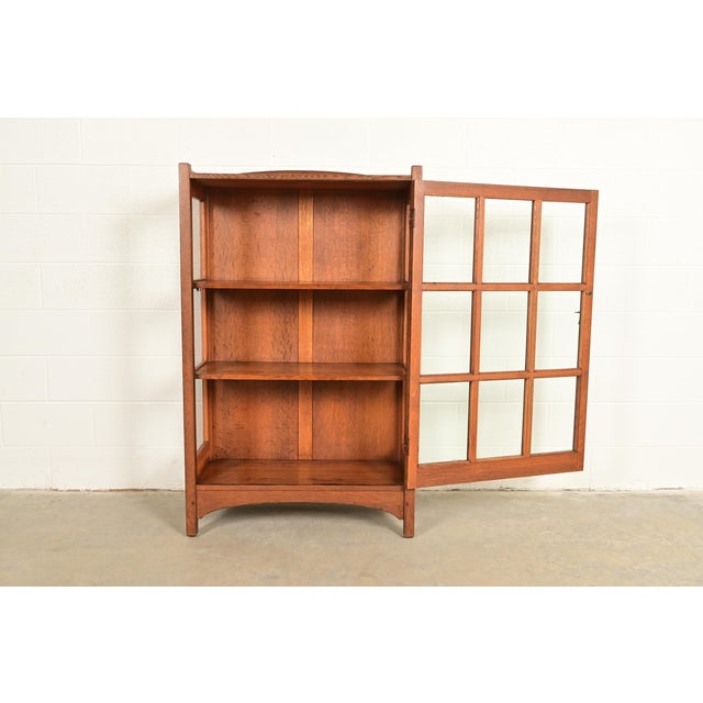 Early 20th Century L. & J. G. Stickley Antique Mission Oak Arts and Crafts Bookcase Cabinet, Circa 1910 For Sale - Image 5 of 14