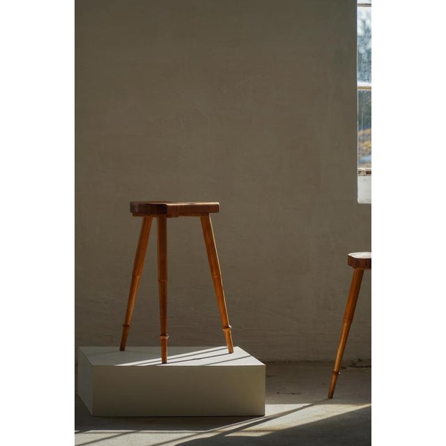 Mid-Century Danish Cabinetmaker Tripod Bar Stools in Pine, 1960s, Set of 2 For Sale - Image 11 of 18