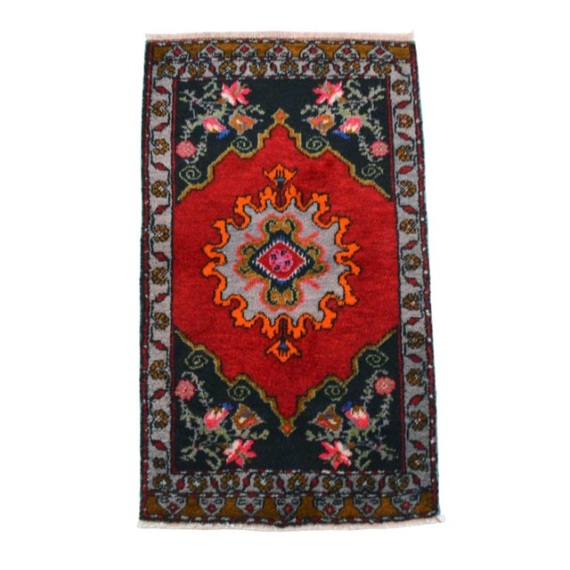 1970s 1970s Small Rug, Entryway Rug, Bath Mat, Kitchen Decor, Turkish Rug, Doormat 1'11" X 3'3" For Sale - Image 5 of 11