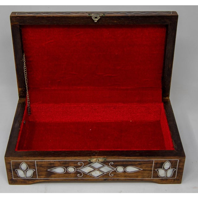 Anglo-Indian Mother of Pearl Inlaid Jewelry Box For Sale - Image 11 of 11