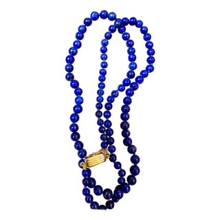 Vintage uniform Lapis Lazuli Single Strand Necklace 14 Kt Yellow Gold Clasp For Sale