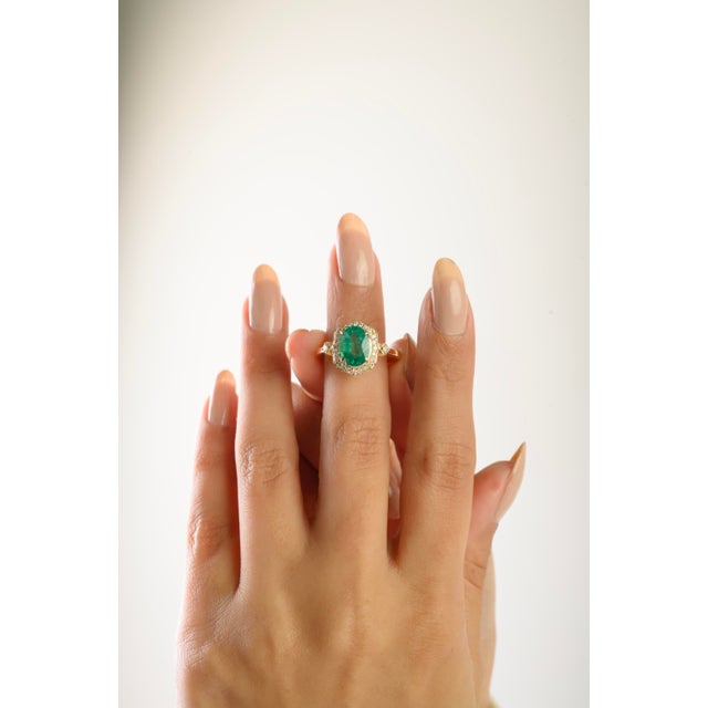 Estate 1.69 Ct Emerald & Diamond Halo 14k Yellow Gold Cocktail Ring Size 6.5 For Sale In New York - Image 6 of 14