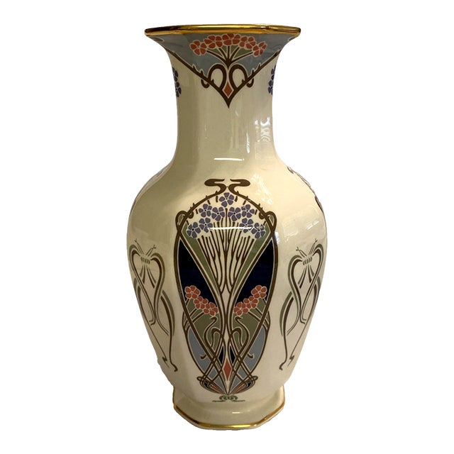 Vintage Mason's Ironstone Hand Painted Lanthe Design Vase 10”. England 1987 For Sale