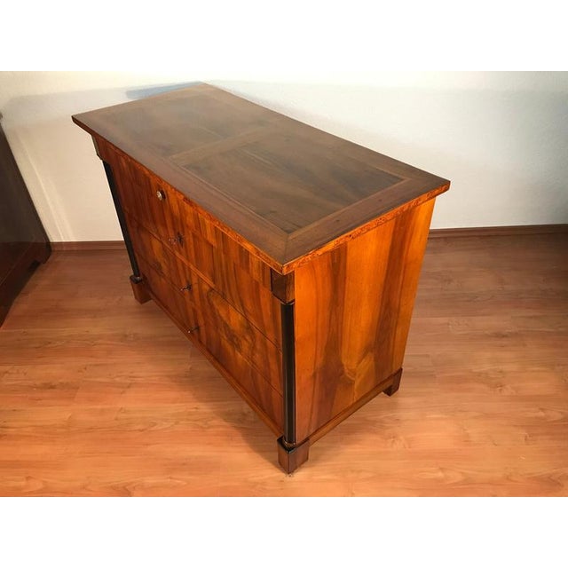 German Biedermeier Walnut Dresser, 1820 For Sale - Image 3 of 11