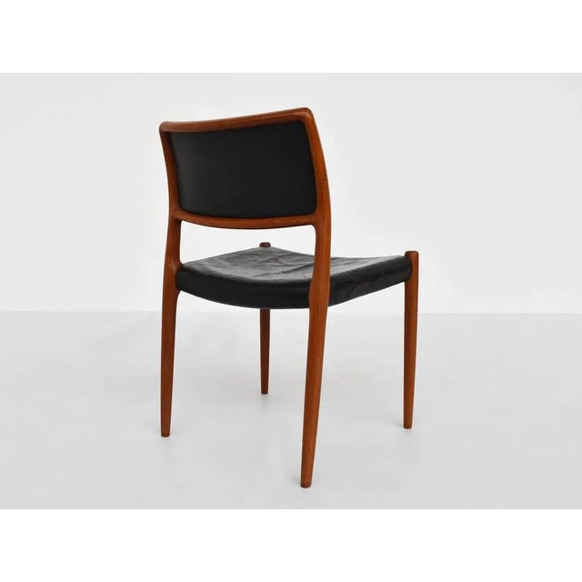 Brutalist Model 80 Chairs in Patinated Black Leather by J.L. Moller for Models Fabrik, Denmark, 1960s, Set of 6 For Sale - Image 3 of 13