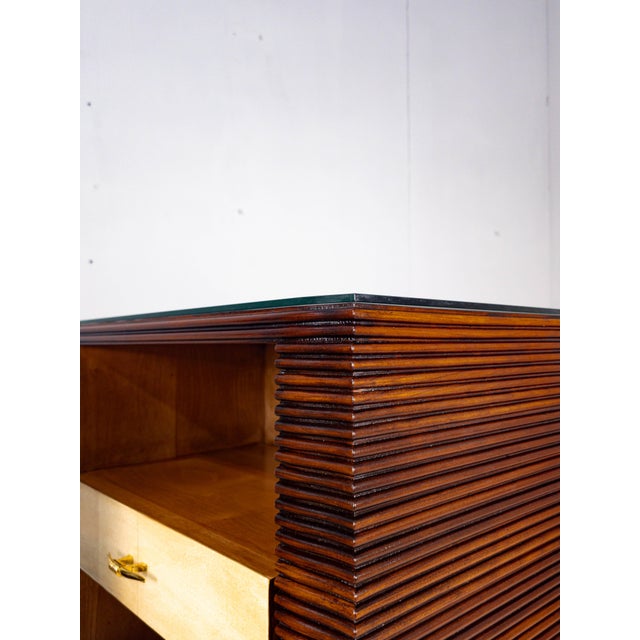 Art Deco Italian Nightstands in Parchment attributed to Osvaldo Borsani, 1940s, Set of 2 For Sale - Image 3 of 18