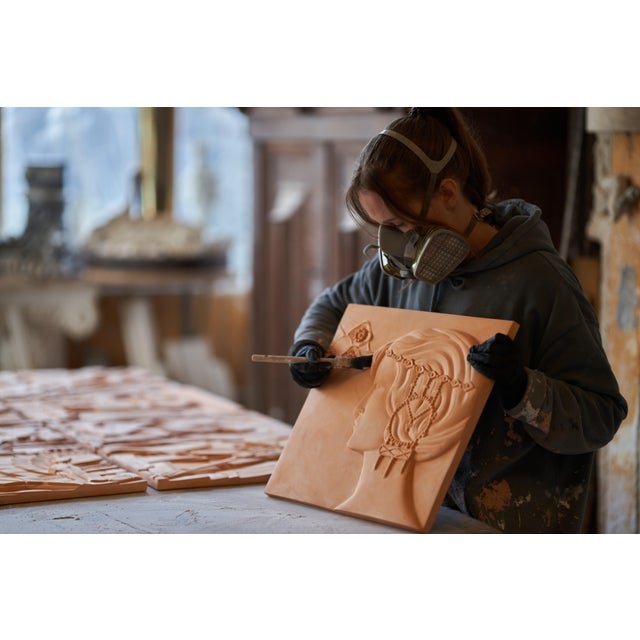 Pair of Secessionist Reliefs Made After Georg Klimt, Sculptural Golden Bas Relief With Female Profiles, Wall Object For Sale - Image 13 of 18