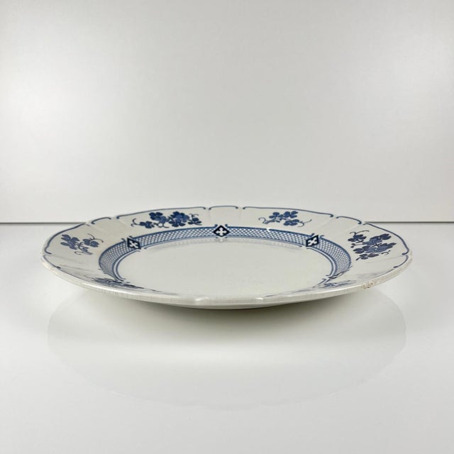 Round Terre de Fer KG Lunéville platter, "Jane" pattern, blue, 1890-1915 Dimensions: Diameter: 31 cm Height: 3.5 cm...
